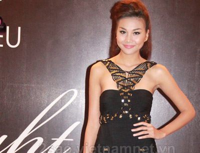 Thanh Hằng diện váy hơn 3000$ đầy gợi cảm | May Dong phuc