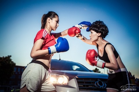 Người đẹp so găng bên xế hộp | May Dong phuc