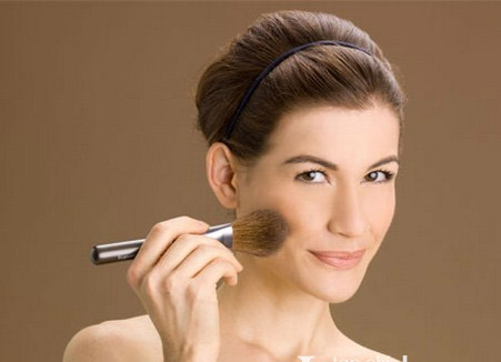 Tư vấn chọn phấn nền cho từng type da | May Dong phuc