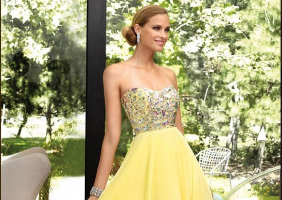 Cô dâu rạng rỡ với váy cưới màu vàng | May Dong phuc