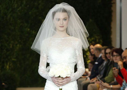 Váy cưới đuôi cá sexy của Carolina Herrera | May Dong phuc