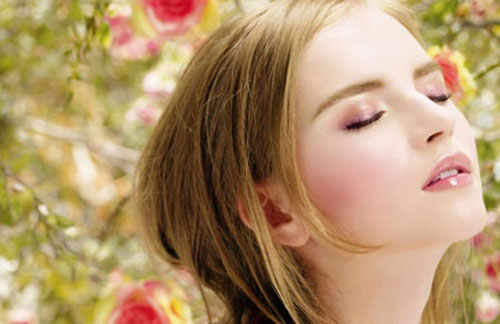 Mẹo nhỏ cho da mặt luôn trắng sáng ngày hè | May Dong phuc