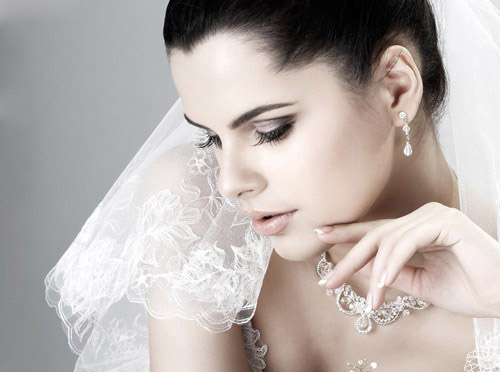 2 phong cách trang điểm mắt khói cho cô dâu | May Dong phuc