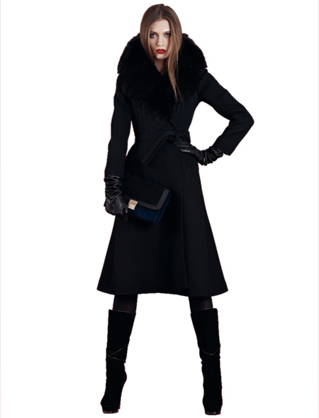 Áo khoác dáng dài đã xuất hiện từ rất lâu nhưng chưa bao giờ ngừng sức nóng, đặc biệt là khi mùa lạnh tới.