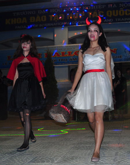 Những nữ sinh “hóa ma” dễ thương trong đêm Halloween